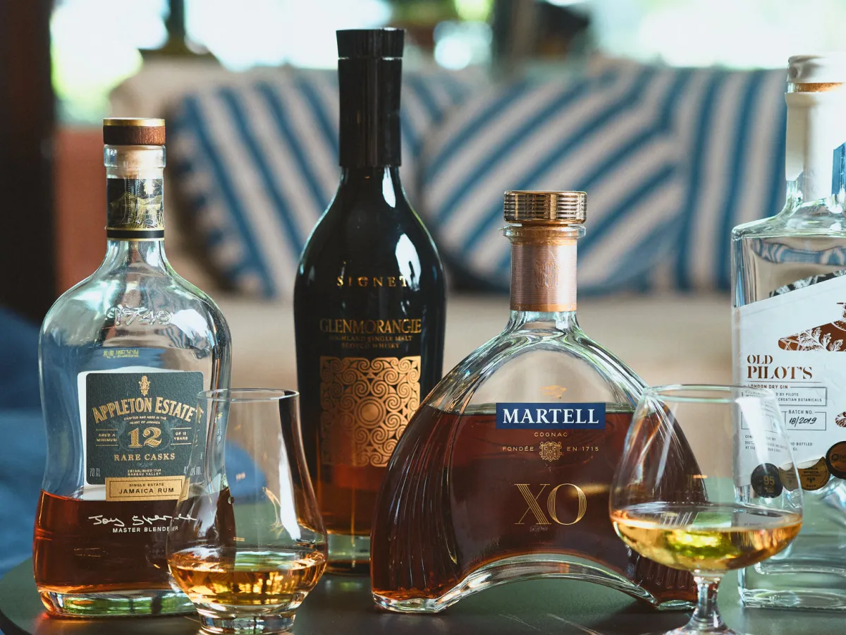 lobby hotel marina drinks